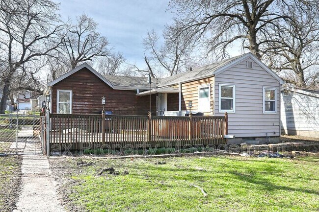 Building Photo - 605 Loomis Ave