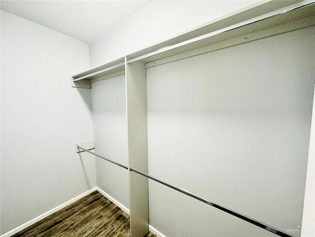 Building Photo - 3911 Valeria St