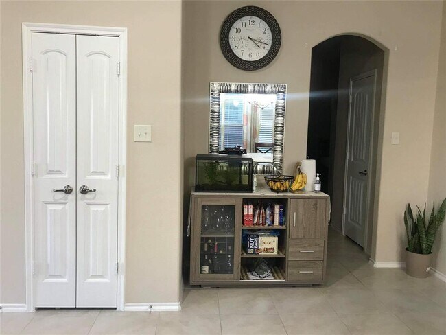 Foto del edificio - 305 Rustic Oak Ln