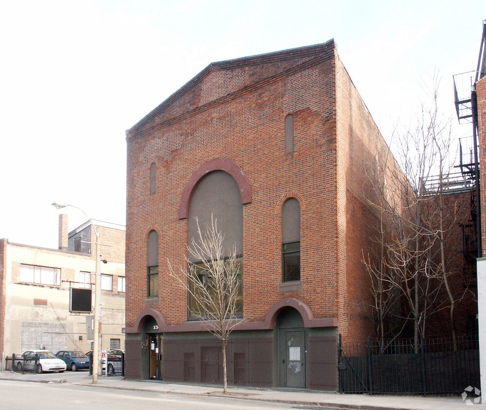 Alternate Building View - 136 Arlington St