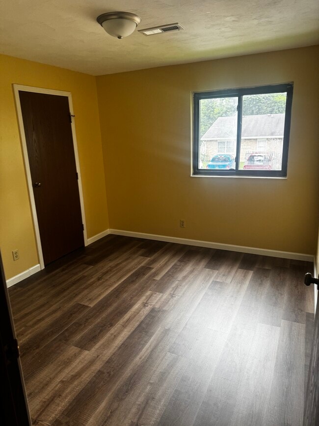 Building Photo - 4999 Mercedes Dr