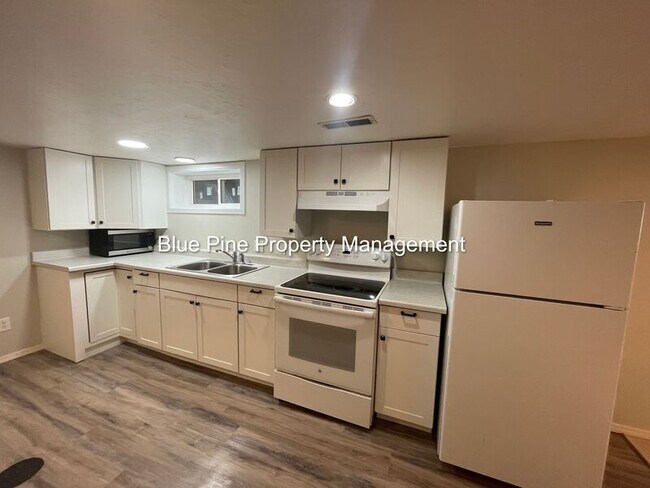 Building Photo - 310 N Shilling Ave