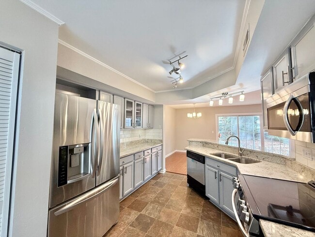 Foto del edificio - Modern 3BD, 2.5BA North Raleigh Townhome with Upgrades in a Prime Location Near Top Shopping, Din...