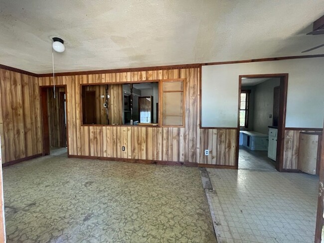 Building Photo - Renovated 3 Bedroom 1.5 Bath Home for Rent!