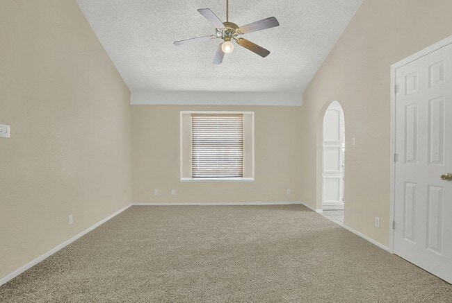Building Photo - Eastside 2 Bedroom 2 Bath