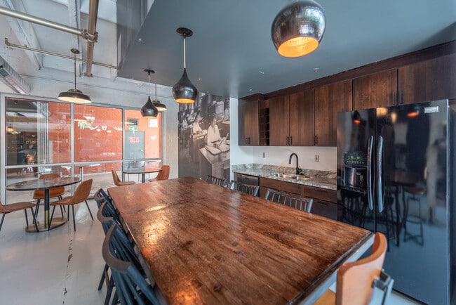 Building Photo - Hopper Lofts