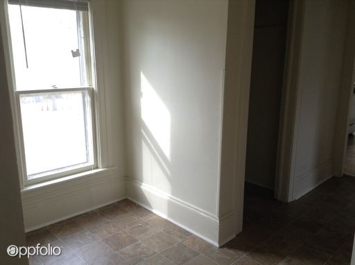 Building Photo - 510 E Trail St