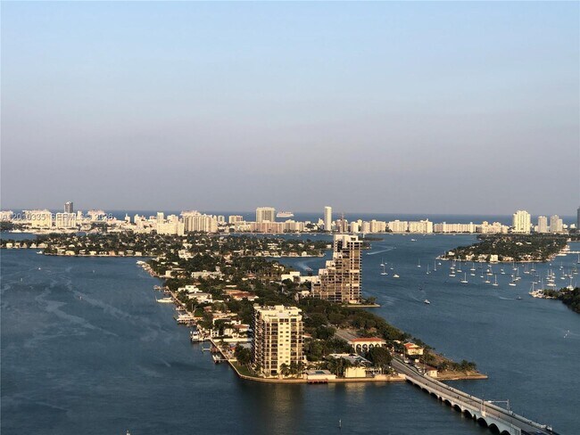 Foto del edificio - 1717 N Bayshore Dr