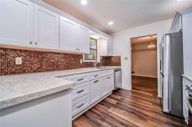 Foto del edificio - 2915 Creek Park Dr