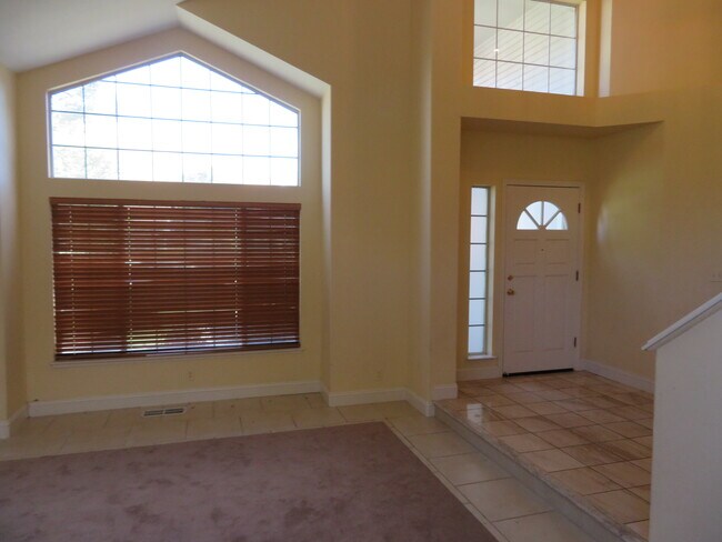 Foto del edificio - 3212 Bear Creek Dr