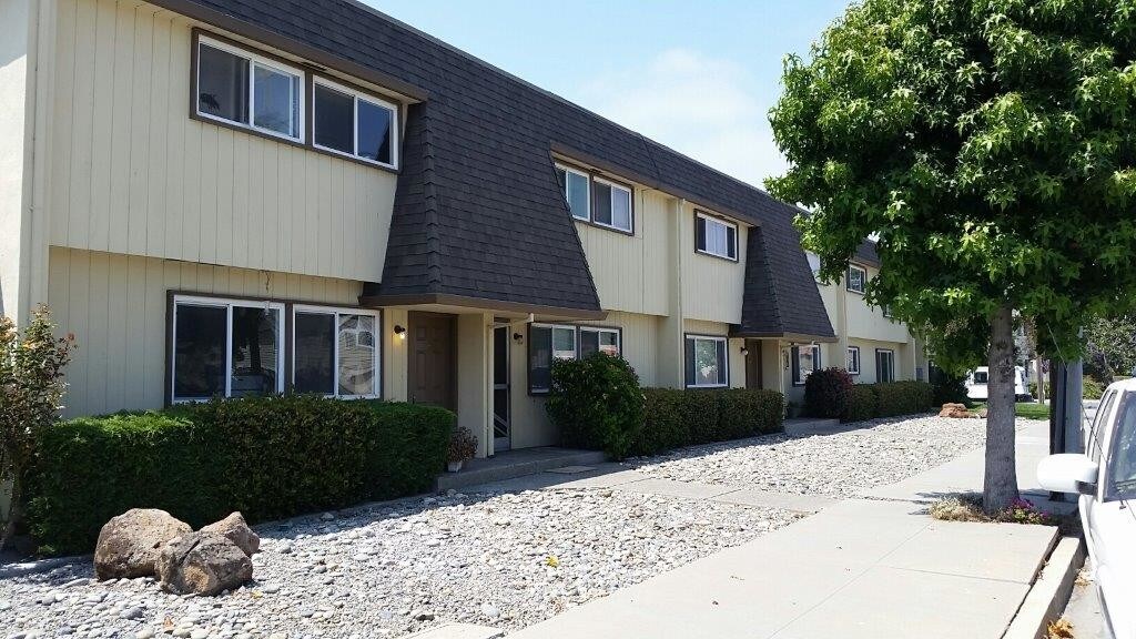 Building Photo - 410 Riker St