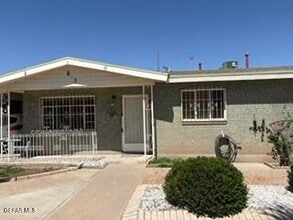 Building Photo - 649 De Vargas Dr