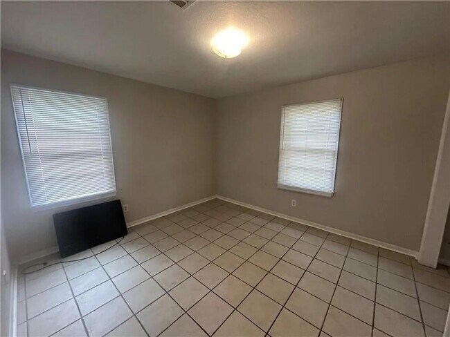 Foto del edificio - 7182 Peachtree Ln N