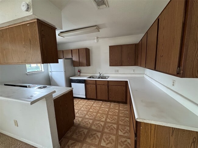 Foto del edificio - 3213 Hirschfield Rd