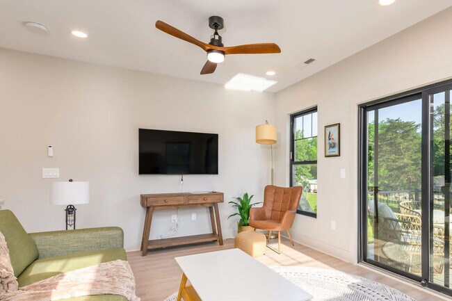 Foto del edificio - 336 Bridgewater Ln
