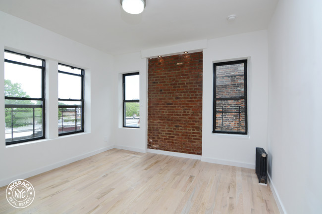 Building Photo - 220 E 23rd St