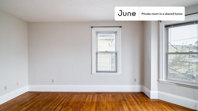 Foto del edificio - Private bedroom in 3 bed/1 bath Home