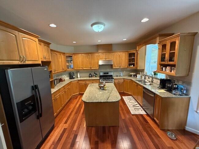 Foto del edificio - Beautiful Upscale Large High End Home in K...