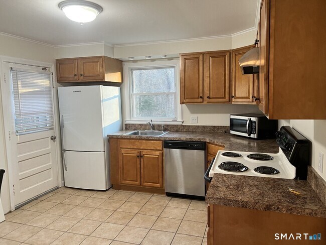 Foto del edificio - 23 Pinewood Rd