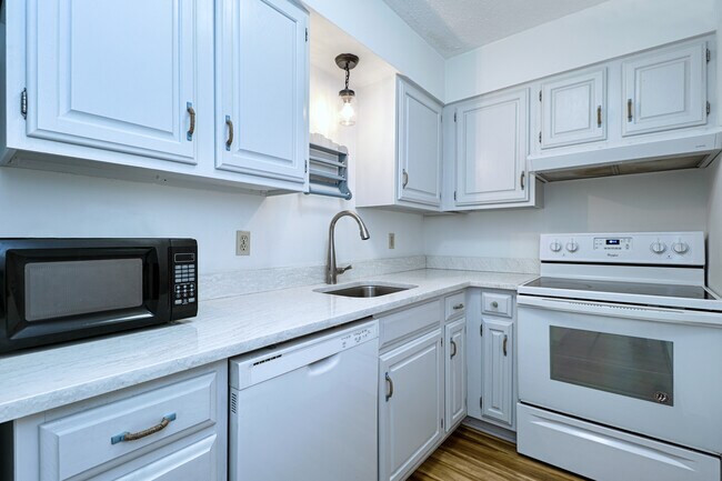 Foto del edificio - 155 Short Beach Rd