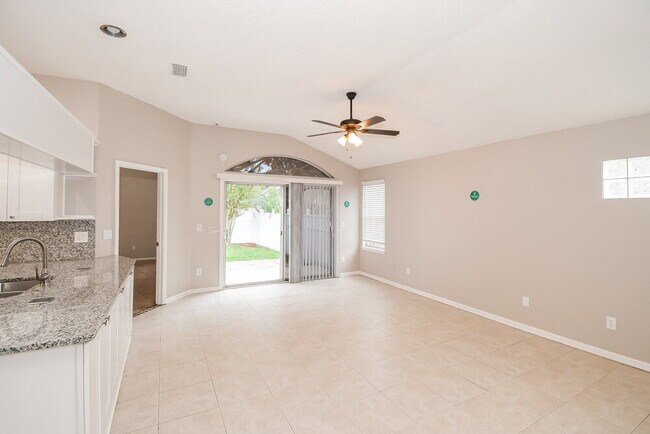 Foto del edificio - 1217 Homard Blvd E