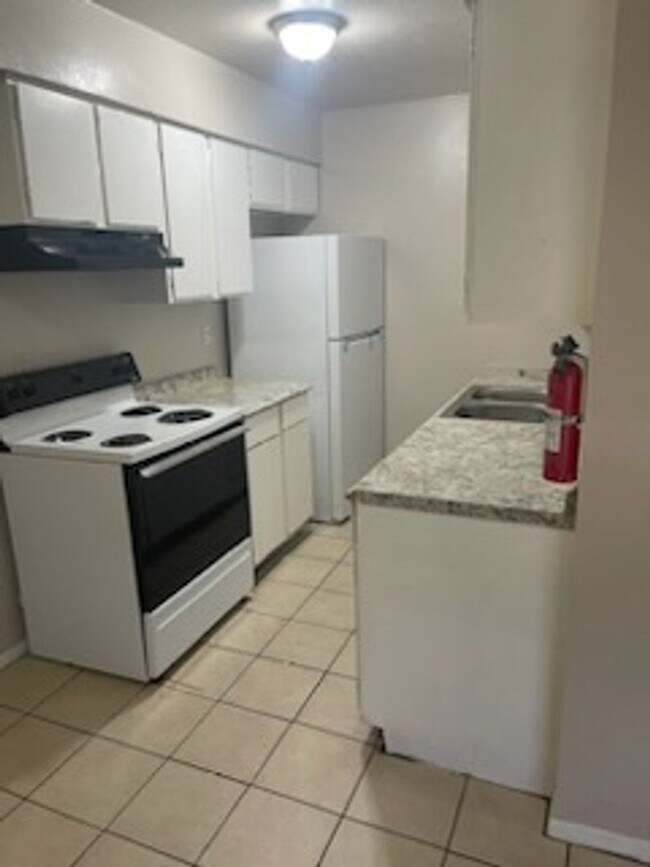 Foto del edificio - 2701 Poplar Cir