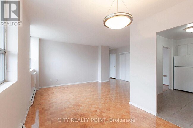 Photo du bâtiment - 201-525 EGLINTON Ave