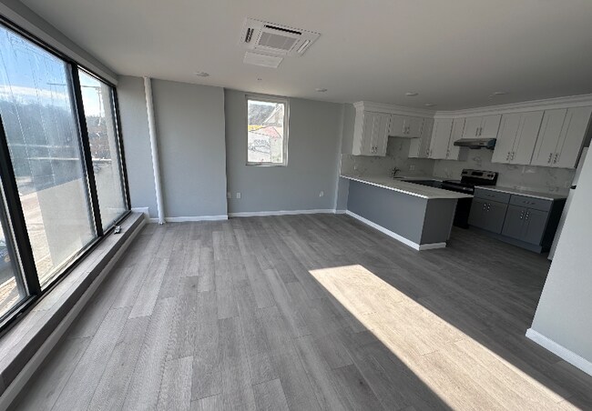 Building Photo - 140 S Easton Rd