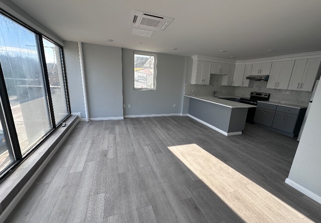 Photo - 140 S Easton Rd House