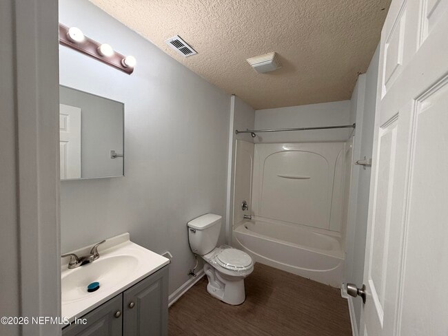 Foto del edificio - 8225 Eaton Ave