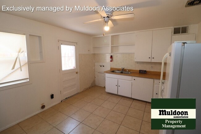Building Photo - Adorable Home - Pet Friendly!