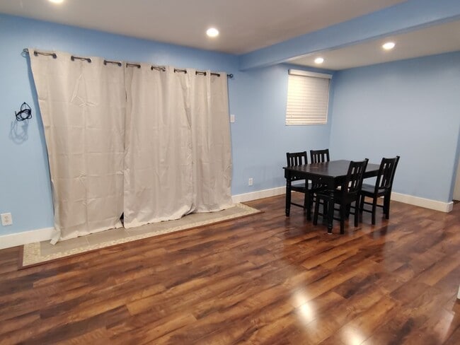 Foto del edificio - 1156 S Foothill Dr