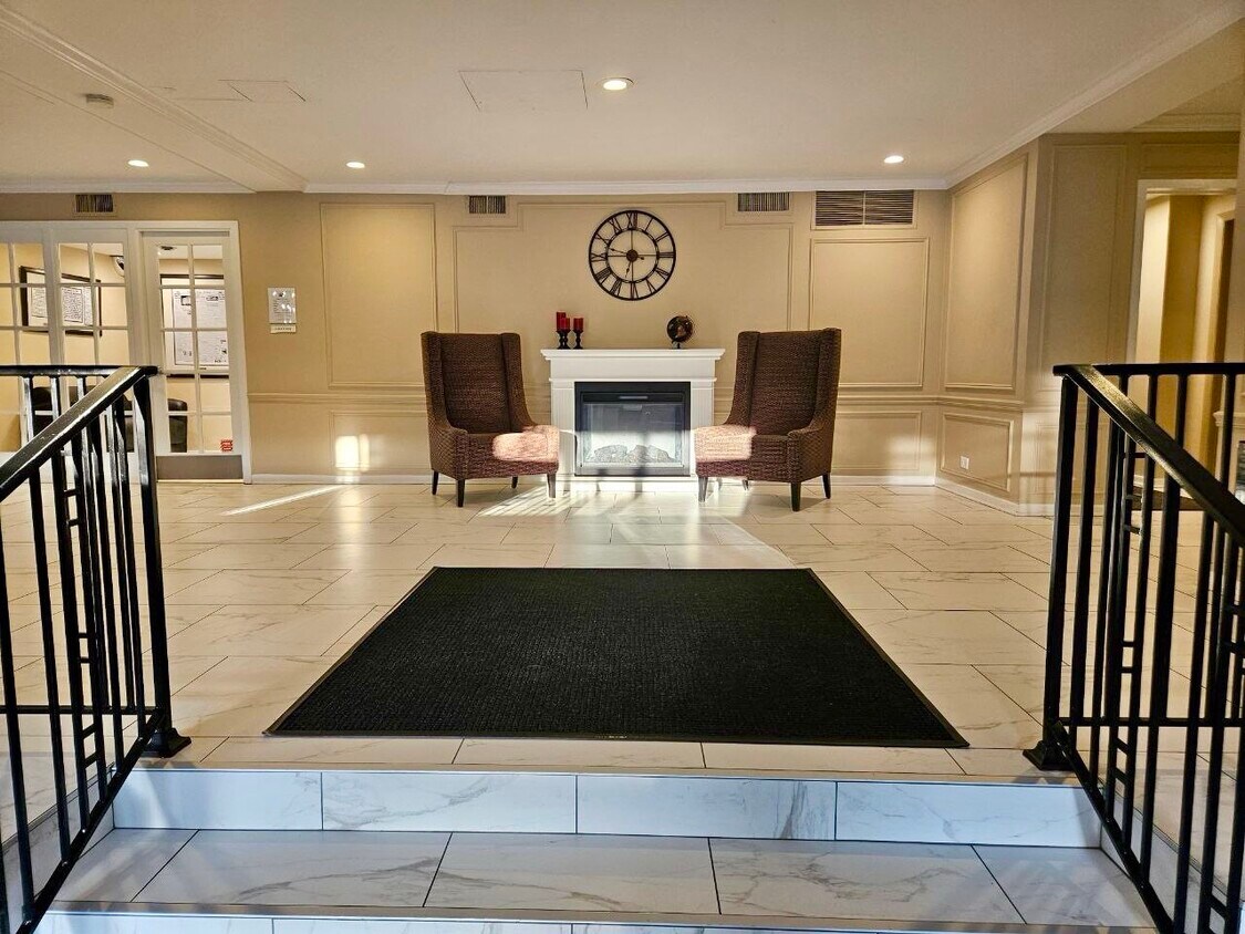Lobby - 2909 N Sheridan Rd