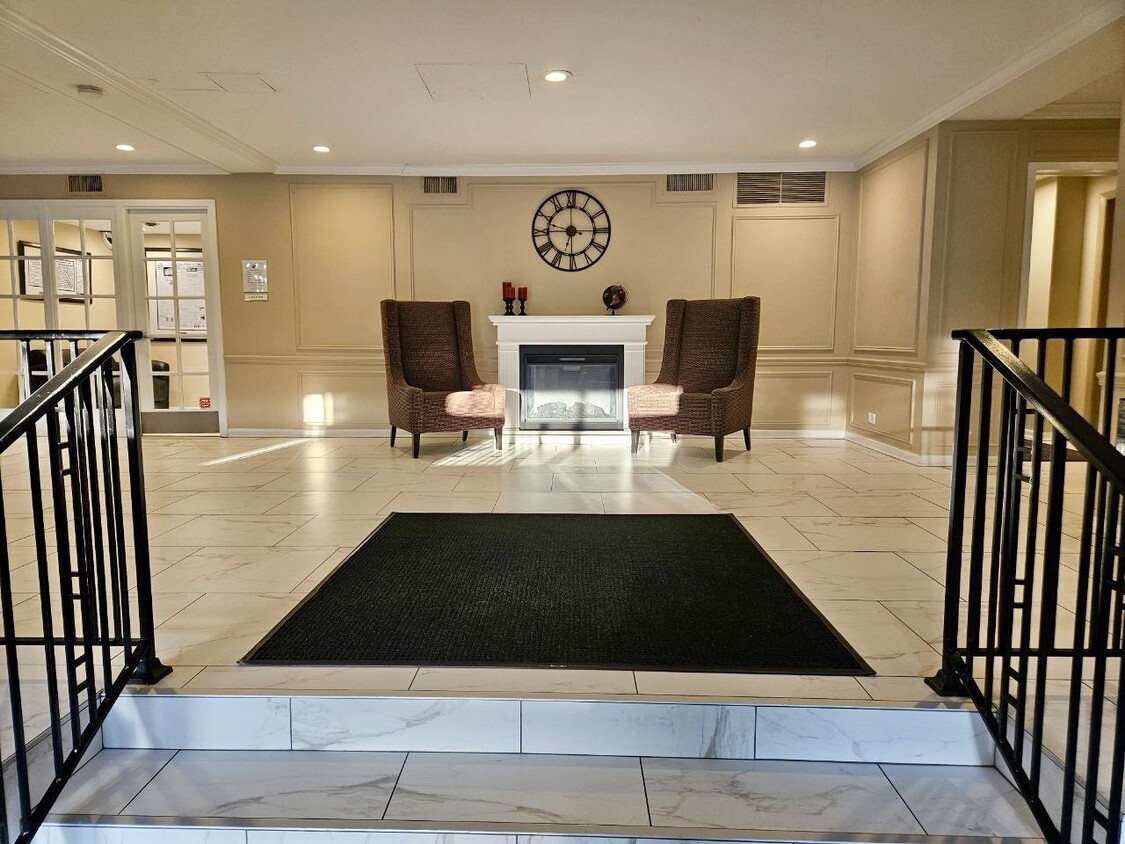Lobby - 2909 N Sheridan Rd (Chicago, IL)