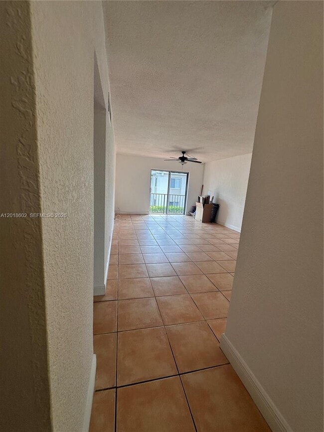 Foto del edificio - 6713 N Kendall Dr