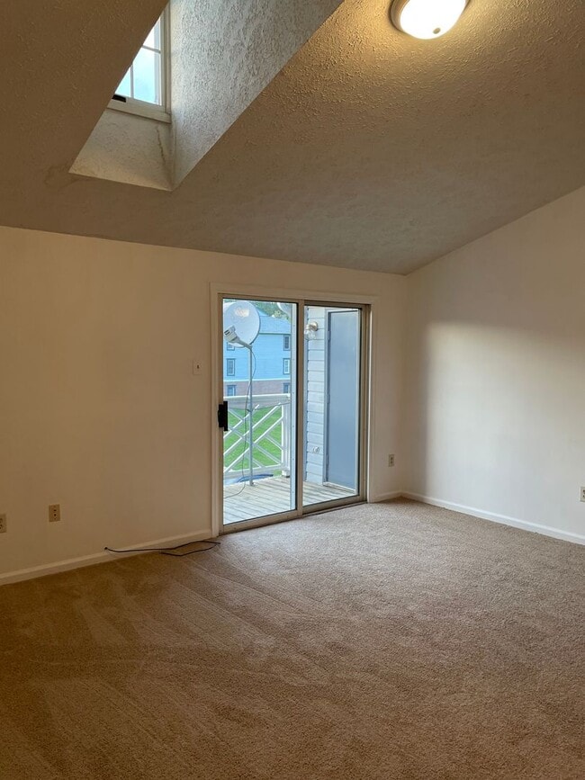 Foto del edificio - ABINGDON - LAURAL WOODS CONDO
