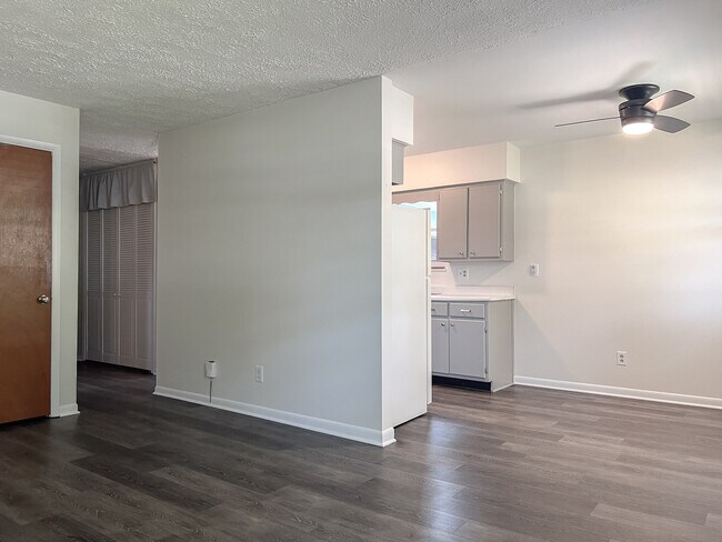 Building Photo - 3005 Tansel Rd