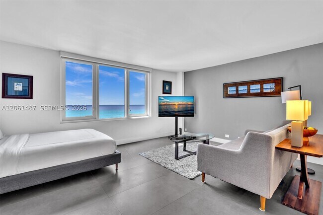 Building Photo - 2301 Collins 1543