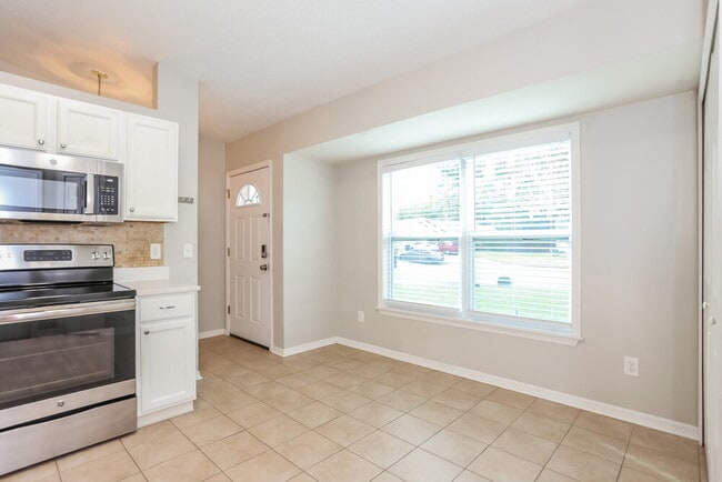 Building Photo - 8256 Teaticket Dr