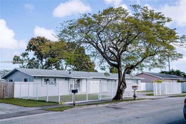Foto del edificio - 1111 SW 76th Ave