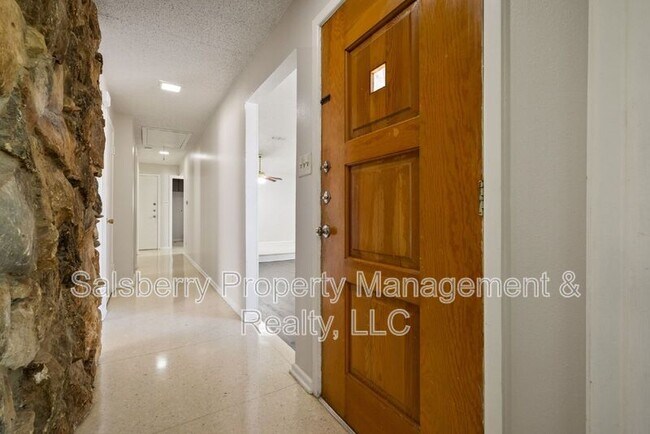 Foto del edificio - 4913 Westlake Dr
