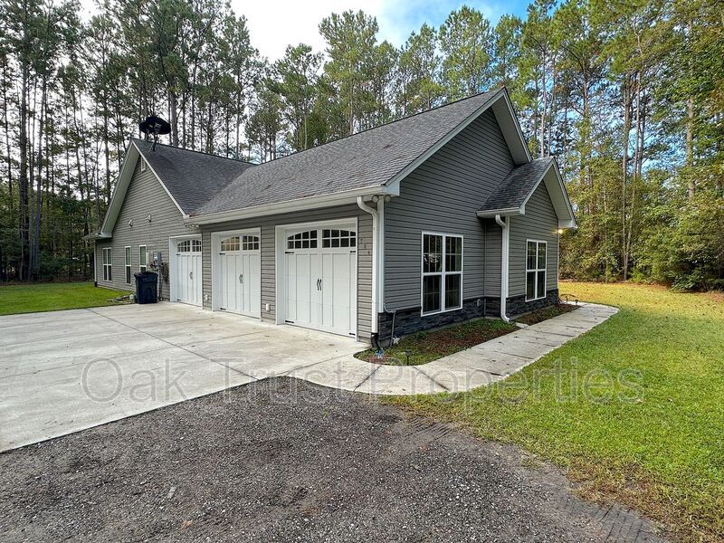 Primary Photo - 734 E Butternut Rd