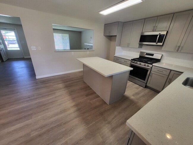 Building Photo - 2621 Woodcrest Ln