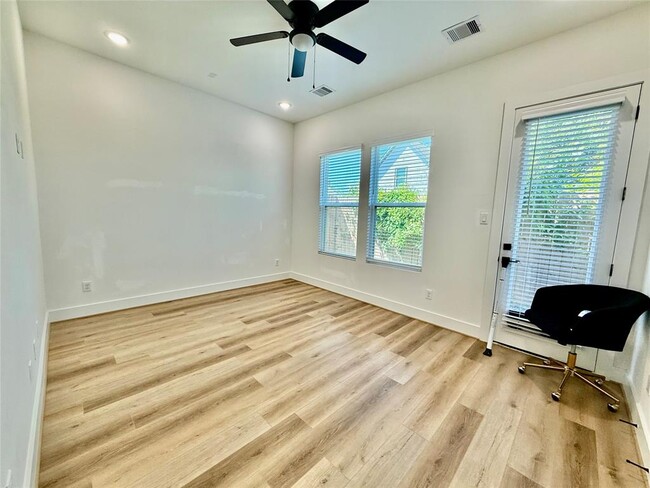 Foto del edificio - 3613 Rosalie St
