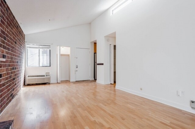 Foto del edificio - 915 W Montana St