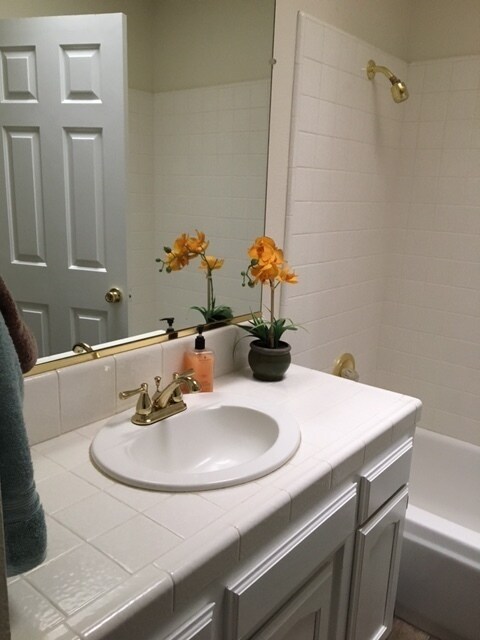 Foto del edificio - APPLY FOR THIS MOVE IN READY HOME NOW!