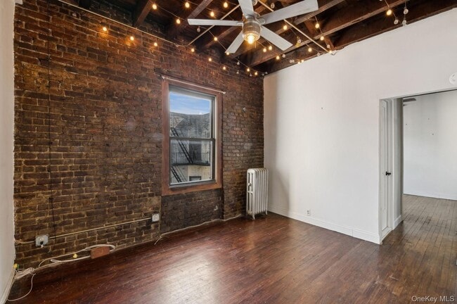 Building Photo - 21-16 35th St