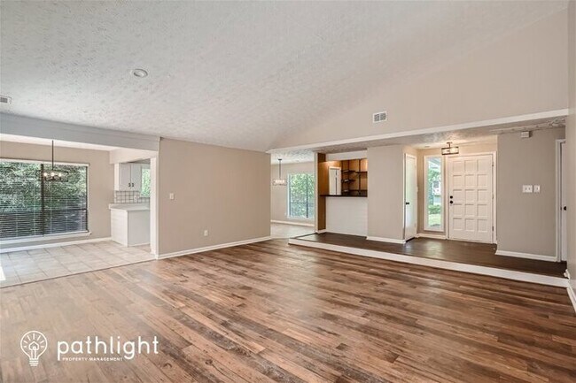 Foto del edificio - 1040 Terramont Drive, Roswell, GA, 30076
