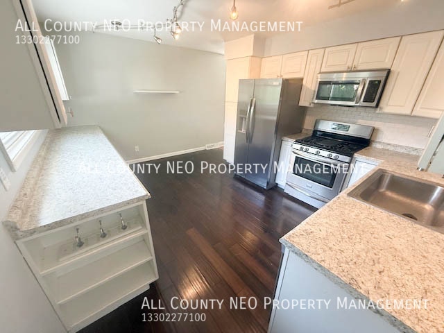 Building Photo - 754 Orrville Ave