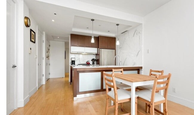 Foto del edificio - 200 16th St